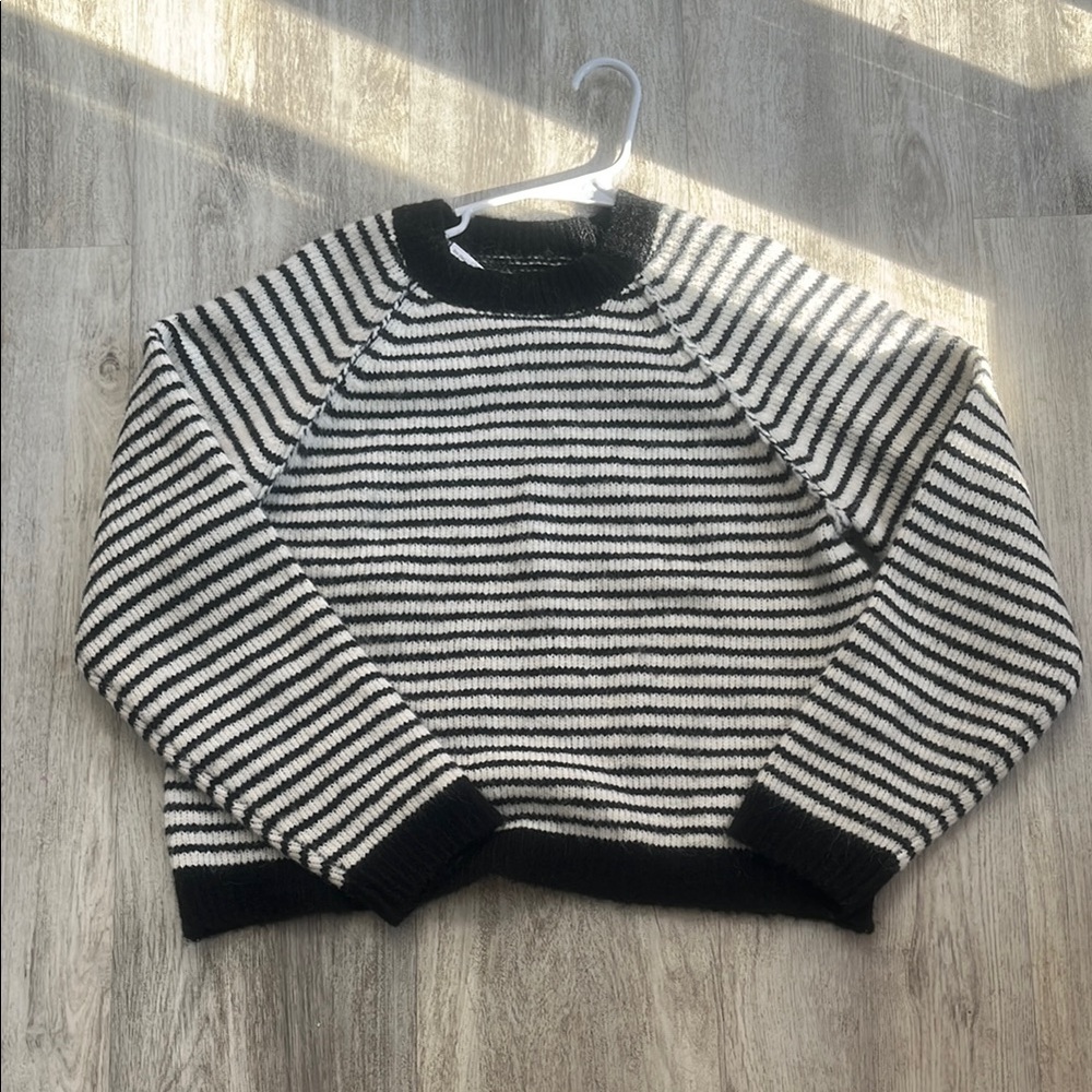 American Eagle Striped sweater 🤍